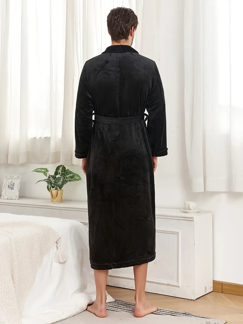 homme moderne en peignoir