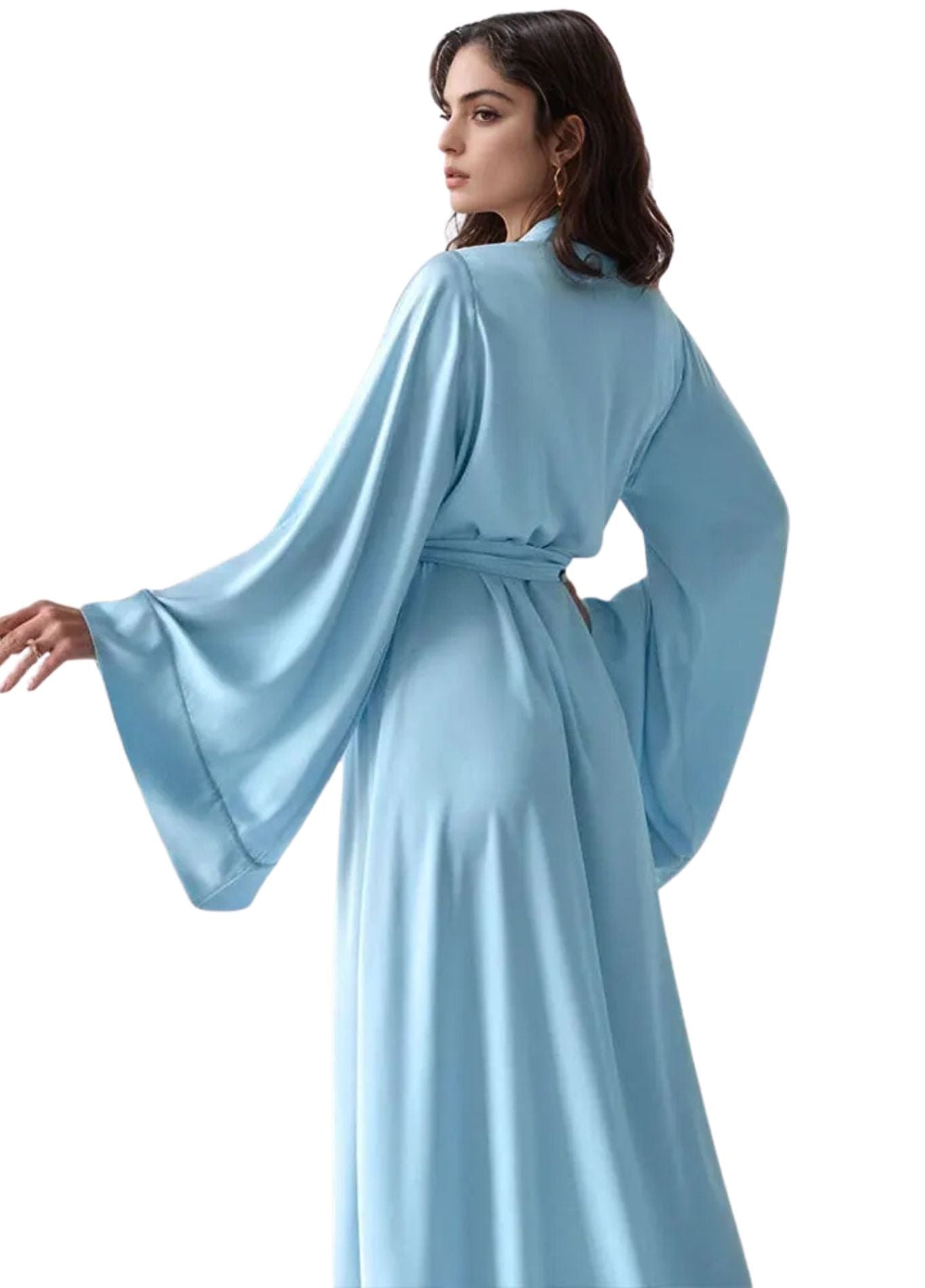 femme en peignoir satin